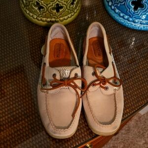 Womens Sperry Top Siders Beige Boat Shoes with A Gold Accent Size 8 (Bin1)